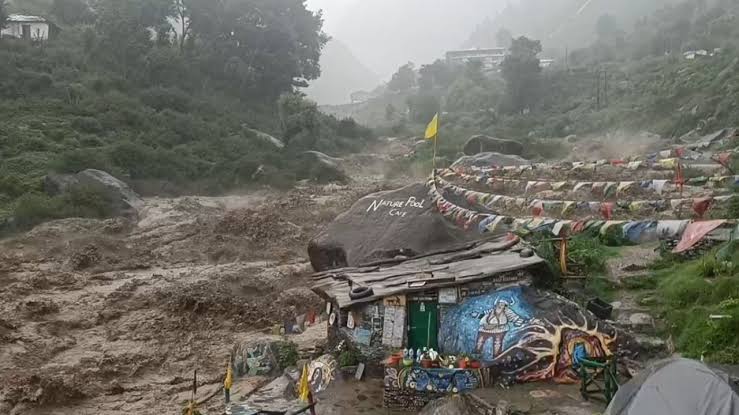 हिमाचल प्रदेश बाढ़: 3 और शव बरामद, मृतकों की संख्या बढ़कर 5 हुई; 6 लापता लोगों की तलाश जारी